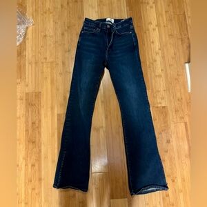 EUC;worn twice; Frame Le Mini Boot jeans; side slit; size 28